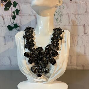 High end European made Elegant Black Floral Necklace🖤🖤